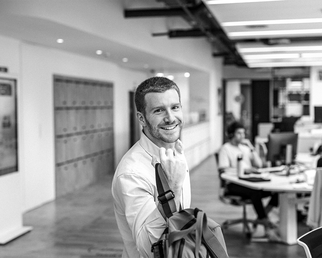 Employed in corporate offices reflecting how Grupo Ferrer promotes young talent and professional development.