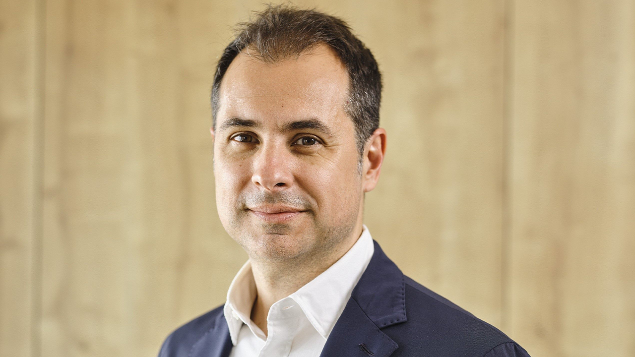 Retrato corporativo de David Ferrando, Chief Marketing & Market Access Officer en Ferrer.