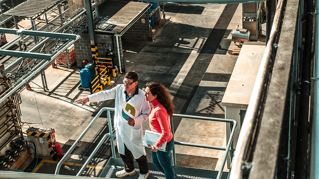 Aerial view of two professionals supervising the API production facilities at the Ferrer chemical plant.